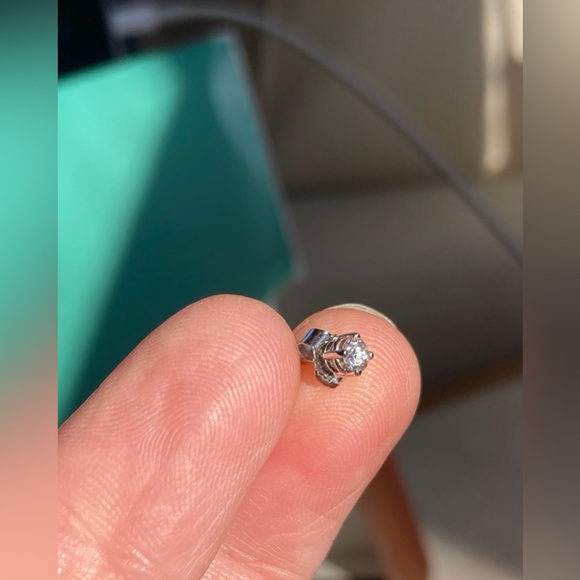 BRAND NEW ! 14K WHITE GOLD DIAMOND STUD EARRINGS ( 0,16 oct.) - Picture 13 of 17